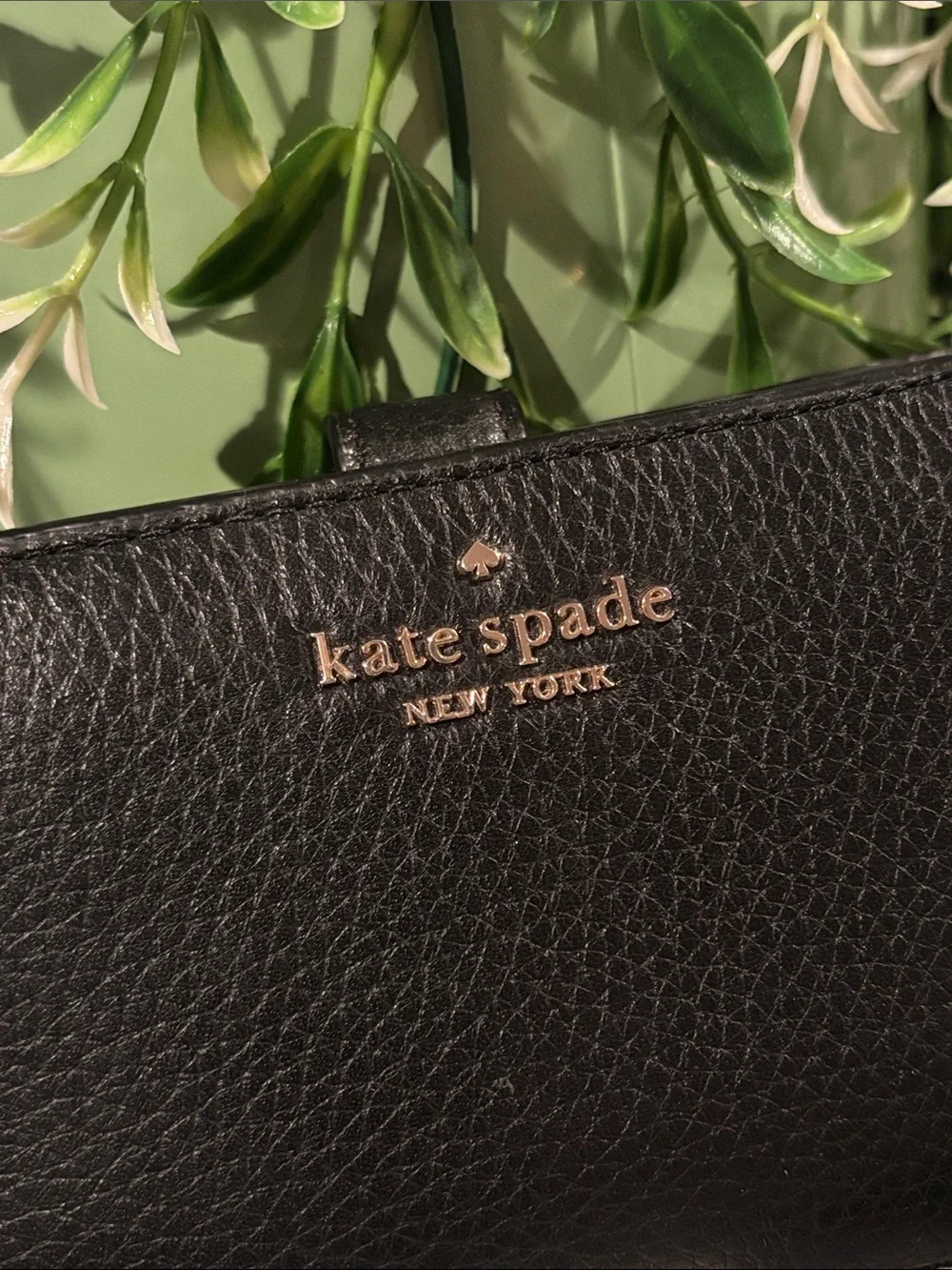 kate spade black pebbled leather compact wallet with gold logo